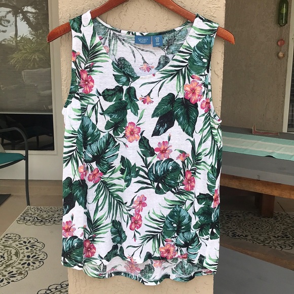 Antibes Blanc Tops - Antibes Blanc, sleeveless floral linan top. Size M
